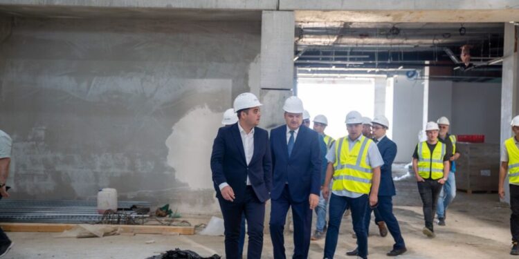 Sala polivalentă, Palatul Administrativ și Campusul studențesc de la Moara vor primi finanțare în continuare. Promisiune făcută la Suceava de ministrul Cseke Attila (Foto)