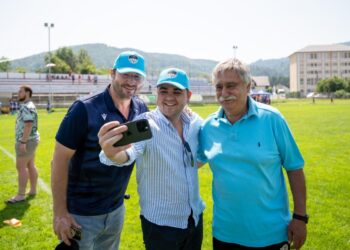 320 de copii, la un turneu de rugby la Gura Humorului. Gheorghe Șoldan, întîlnire cu Alin Petrache, președintele Federației de Rugby: Deși nu am statura unui rugbyst, puteți conta pe mine în ”grămada” celor care împing pentru susținerea și promovarea rugby-ului