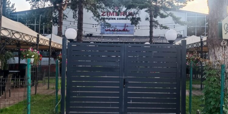 Pompierii au închis restaurantul ”Vivendi” din Suceava, restaurant reclamat de medicul Paul Turcoman pentru că produce zgomot și el nu se poate odihni. Din această cauză, doctorul a spus că renunță la gărzi