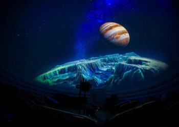 Călătorii până la marginile Universului Observabil. Planetariul gonflabil „a aterizat” la Iulius Mall Suceava