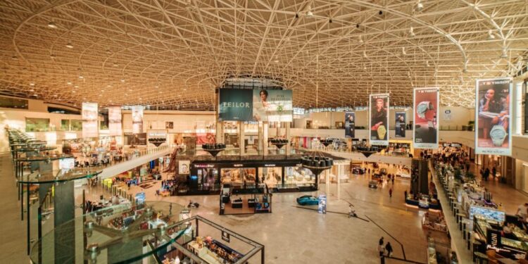 25 ani de IULIUS: 8 proiecte regionale, peste 1.000 de branduri și 73 milioane de vizite pe an. Compania ieșeană își consolidează poziția de lider în retailul românesc (Foto)