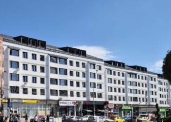 O dungă roșie, pe blocurile renovate din centrul Sucevei