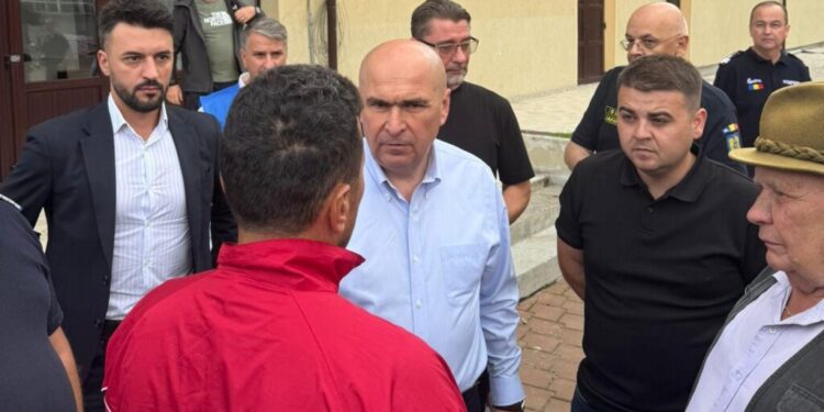 Premierul Ilie Bolojan, la Broșteni. În zonă a fost și șeful DSU, Raed Arafat