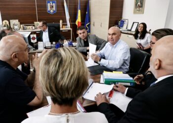 Discuții cu premierul legate de continuarea finanțării proiectelor prin Anghel Saligny și PNRR, la Tîrgu Neamț. La acestea a participat și Gheorghe Șoldan