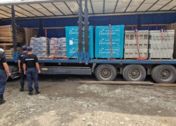 Ajutoare consistente din partea județului Bacău, pentru Broșteni. Prefectul județului Bacău, Claudiu Ilișanu, este născut la Broșteni (Foto)