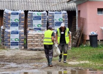 Ajutoare consistente din partea județului Bacău, pentru Broșteni. Prefectul județului Bacău, Claudiu Ilișanu, este născut la Broșteni (Foto)