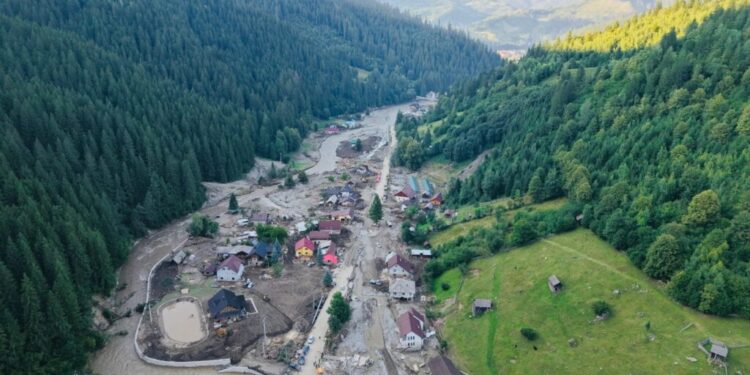 Gheorghe Șoldan: De săptămîna viitoare vreau să începem reconstrucția caselor, pînă vine ajutorul concret de la Guvern. Să transformăm Broșteniul într-un mare șantier al solidarității. Cărămidă cu cărămidă. Casă cu casă. Familie cu familie