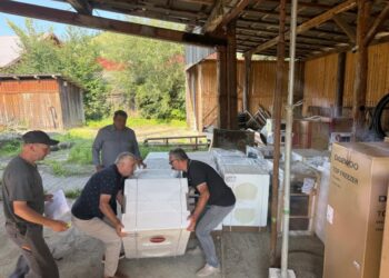 Liberalii suceveni, un tir plin cu electrocasnice, pentru Broșteni, Ostra și Stulpicani