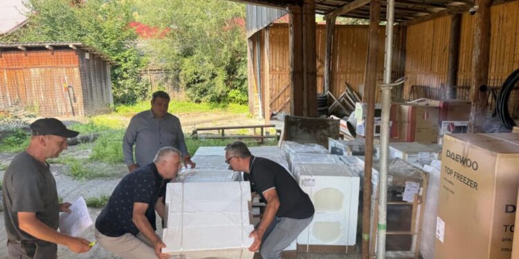 Liberalii suceveni, un tir plin cu electrocasnice, pentru Broșteni, Ostra și Stulpicani