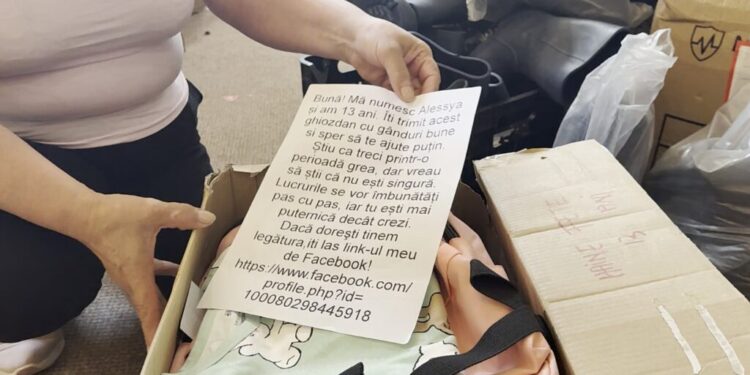 Haine și rechizite de la o fetiță de 13 ani din județul Călărași, plus o scrisoare de încurajare, pentru o fetiță de 13 ani din Broșteni: ”Știu că treci printr-o perioadă grea, dar vreau să știi că nu ești singură”