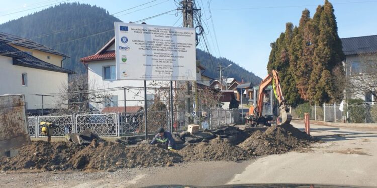 Primarul Cîmpulungului Moldovenesc, Mihăiță Negură: O parte din oraș este sub buldozere și excavatoare, o parte din oraș este cu mașini de așternut covor asfaltic