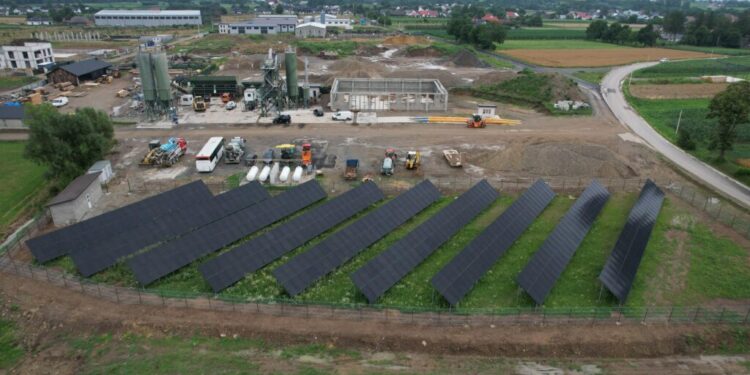 Parc fotovoltaic, la Horodnic de Sus, cu fonduri de la Ministerul Energiei. Parcul acoperă jumătate din consumul Primăriei