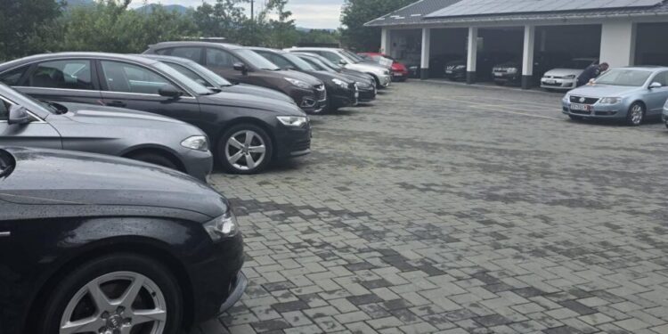 40 de mașini aduse din Germania și înmatriculate în România, ridicate de polițiștii suceveni. Acestea ar proveni de pe piața neagră și ar fi fost înmatriculate cu documente falsificate