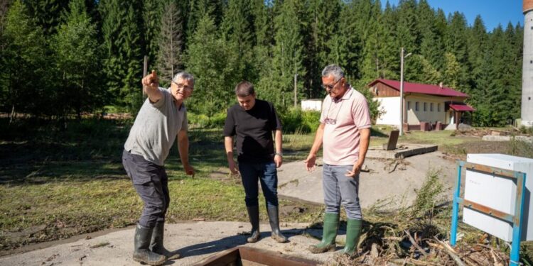 Un milion de lei pentru Ostra și Stulpicani, alte localități sucevene lovite de inundații. Gheorghe Șoldan: Atît la Ostra, cît și la Stulpicani, e nevoie în continuare de sprijin financiar