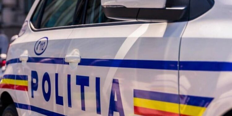 Fată de 10 ani pe trotinetă, acroșată de o mașină în centrul comunei Putna