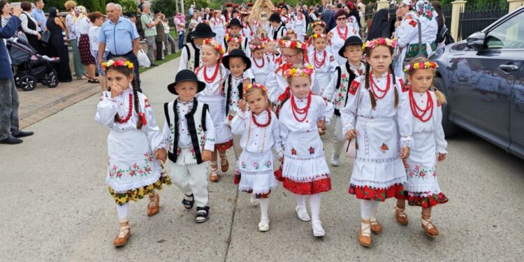 ”Sărbătoarea Roadelor de la Solonețu Nou este o ocazie excelentă de a cunoaște comunitatea poloneză din România, din pitoreasca Bucovină” (Foto)