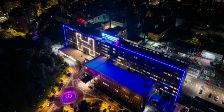 Lucrările de reabilitare energetică a Spitalului Clinic Județean Suceava, finalizate. Totodată, a fost instalată o centrală termică pe gaz care funcționează în cogenerare și au fost amplasate două stații de încărcare pentru vehicule electrice (Foto)