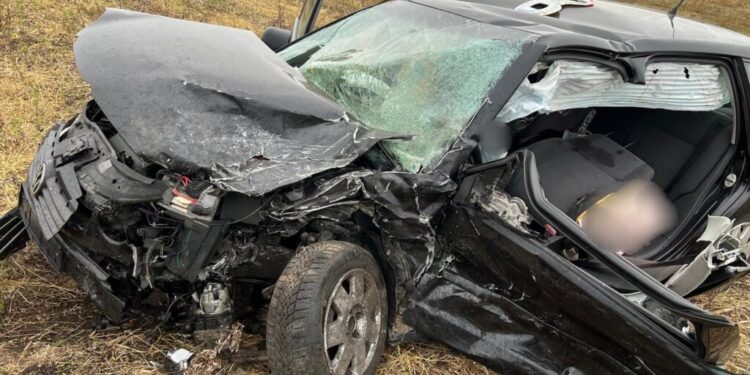 Tatăl unui copil de 3 ani, în stare gravă după accidentul de joi dimineață de pe E 85