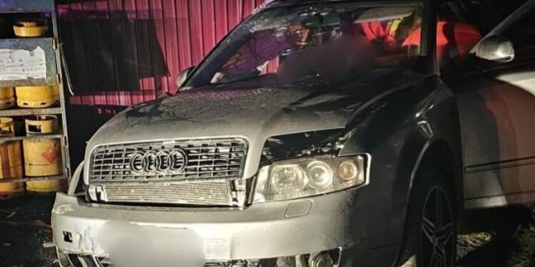 Accident mortal la Ostra, după ce o mașină a intrat într-un stîlp de electricitate