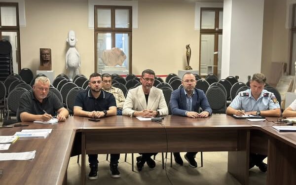 Prefectura Suceava. Discuții despre finalizarea lucrărilor de igienizare, dezinsecție și dezinfecție în unitățile de învățămînt