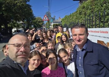 70 de copii din Putna, la Bojdeuca lui Creangă de la Iași, în cadrul acțiunii ”Autocarul premianților”
