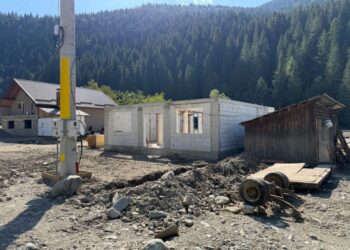 Continuă munca de refacere a orașului Broșteni. Gheorghe Șoldan: Nu e vorba despre politică, partide sau confesiuni. E despre oameni care pun umărul împreună pentru a-i ajuta pe sinistrați (Foto)