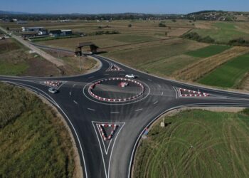 Sensul giratoriu de la intrarea în Horodnic de Sus, finalizată. Primarul Luța: Este intersecția unde de-a lungul anilor au fost multe evenimente nedorite soldate chiar și cu decese