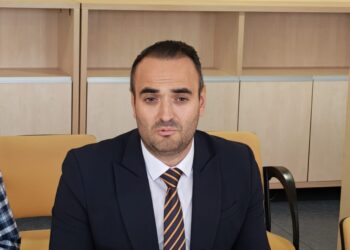 Chirugul urolog Ionuț Jurchiș alege profesia și renunță la funcția de manager al Spitalului Clinic Județean, pe care a deținut-o cu titul interimar. ”Sînt bucuros și fericit că am reprezentat o echipă care luptă zi de zi pentru viață”