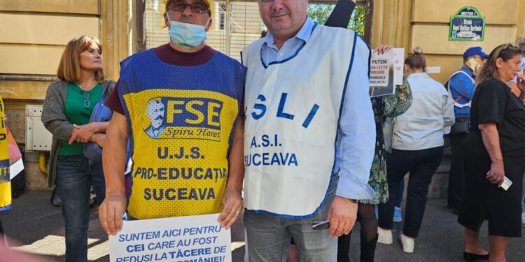 Profesori suceveni, la un protest în fața Ministerului Educației la care s-au purtat măști sanitare