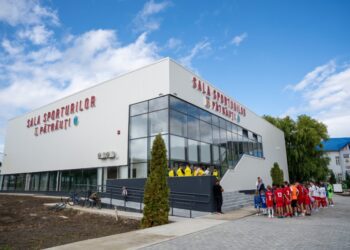 Zilele Comunei Pătrăuți. Festivitate de premiere pentru cuplurile de aur și pentru pompierii voluntari, și inaugurarea Sălii Sporturilor (Foto)
