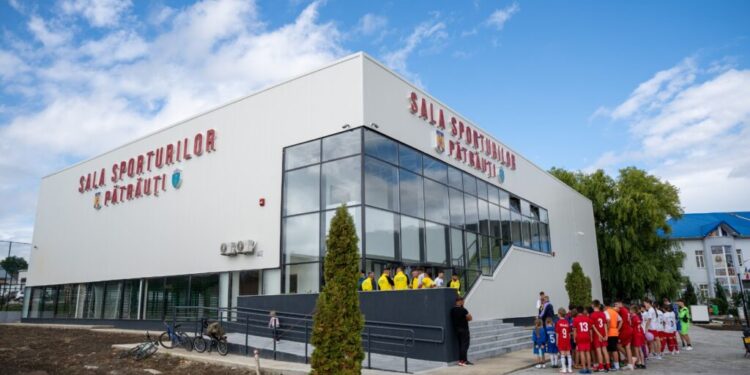 Zilele Comunei Pătrăuți. Festivitate de premiere pentru cuplurile de aur și pentru pompierii voluntari, și inaugurarea Sălii Sporturilor (Foto)