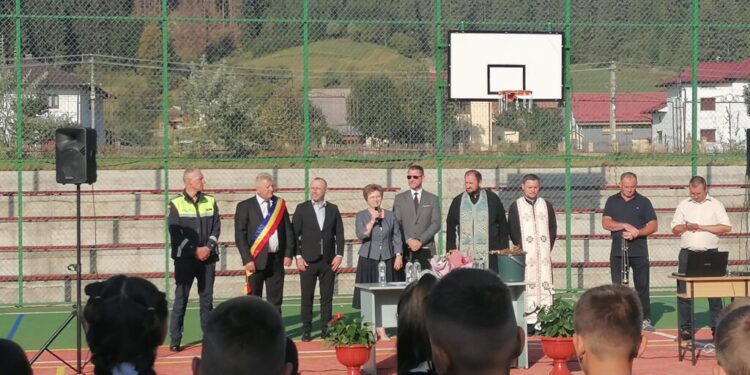 Șeful Inspectoratului Școlar Suceava, Ciprian Anton: Noi, în momentul de față, nu avem nici un semnal că nu s-ar ține cursurile începînd de mîine