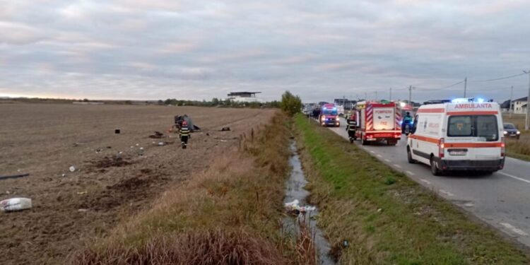 Femeie de 35 de ani, ucisă de un Lexus condus de un șofer care a ieșit pozitiv la canabis. Accidentul s-a produs pe raza localității Frătăuții Vechi. Șoferul care a acroșat BMW-ul în care se afla femeia a părăsit locul accidentului