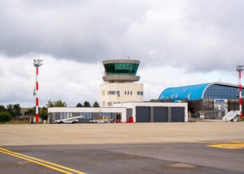 Aeroportul Suceava. Lucrările pentru modernizarea sistemului de aterizare au fost încheiate. Urmează ca ROMATSA să monteze echipamentele pentru ILS CAT III și să efectueze testările și probele de zbor