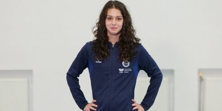 Înotătoarea Anastasia Pețenghe, de la CSU Suceava, va reprezenta România la Concursul Țărilor Central-Europene. La Cupa României, Anastasia a luat aurul la toate probele la care a concurat