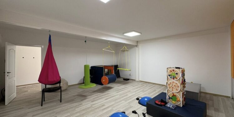 Rădăuți. Se fac 6 angajări pentru Centrul comunitar de resurse pentru copiii cu cerințe educaționale speciale și din spectrul autist