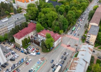Clădirea Centrului Național de Informare și Promovare Turistică din centrul Sucevei, aflată într-o stare avansată de degradare, va fi complet reabilitată. Încă nu s-a stabilit destinația ulterioară a acesteia (Foto)