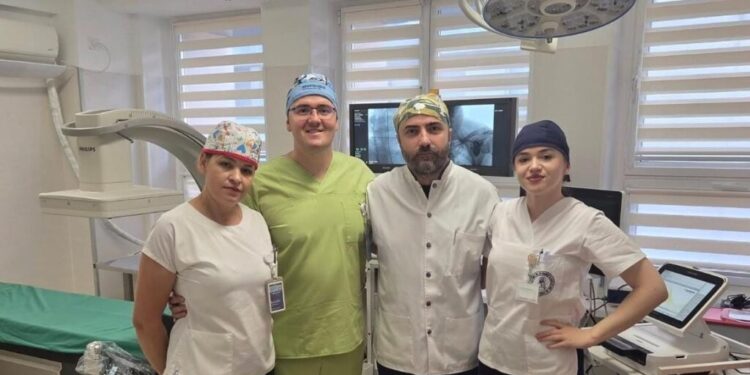 Dr. Sorin Hîncu, despre diploma de excelență primită de echipa medicală de la Suceava care montează stimulatoare cardiace: Este foarte important să fie o echipă competentă care să monteze și să fie la noi în Suceava. Tatăl meu a avut nevoie de așa ceva. Atunci nu se găseau și am fost personal la București