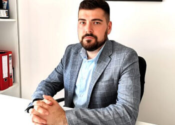 Rectorul USV, felicitări pentru șeful de lucrări Eduard Zadobrischi, fiindcă a contribuit la transformarea Sucevei într-o ”componentă importantă în arhitectura TIC pentru comerţul online din România”