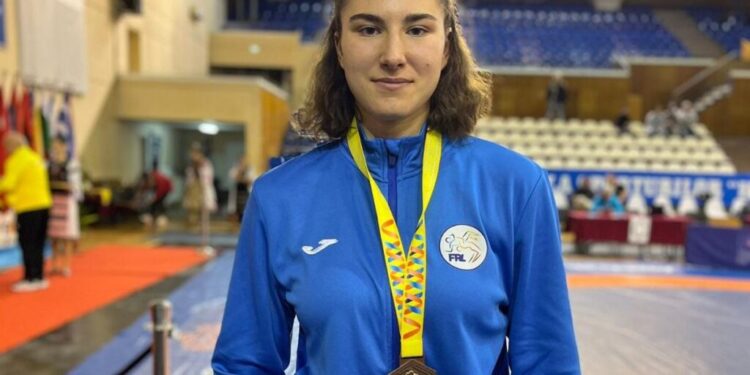 Trei elevi de la LPS Suceava, la Balcaniada de lupte greco-romane. Ioana Maria Romega s-a întors cu medalia de bronz