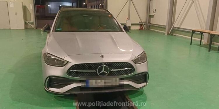 Mercedes de 30.000 de euro furat recent din Polonia, blocat în Vama Siret