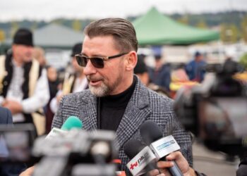 Spectacole folclorice, obiecte realizate de meșteri populari și fel de fel de produse, la Tîrgul de Toamnă ”Produs în Bucovina”, în parcarea Iulius Mall Suceava