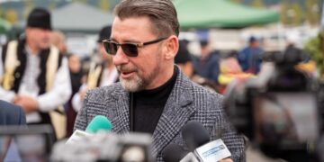 Spectacole folclorice, obiecte realizate de meșteri populari și fel de fel de produse, la Tîrgul de Toamnă ”Produs în Bucovina”, în parcarea Iulius Mall Suceava