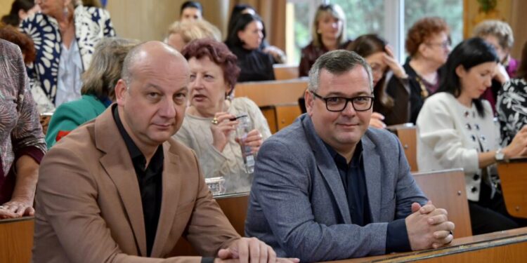 Colegiul Economic ”Dimitrie Cantemir”, 59 de ani de existență. Ambii vicepreședinți ai Consiliului Județean au fost elevi ai acestui colegiu