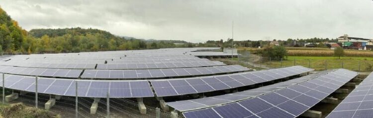 Parc fotovoltaic al SALROM, construit la Pârteștii de Jos. Investiția reprezintă un pas important pentru a crește autonomia energetică a Sucursalei Cacica, unul dintre cele mai energofage puncte de producție