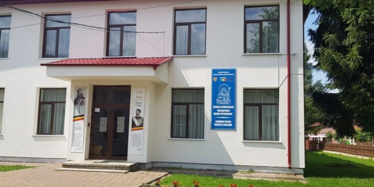 Mobilier, materiale didactice și echipamente digitale, la Școala Gimnazială ”Mitropolit Iacob Putneanul” Putna, printr-un proiect PNRR