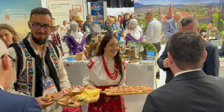 Suceava, la tîrgul de turism de la Varșovia. ”Standul Bucovinei s-a bucurat de un real succes în rîndul vizitatorilor, atrași de diversitatea produselor tradiționale și de autenticitatea gastronomiei locale” (Foto)