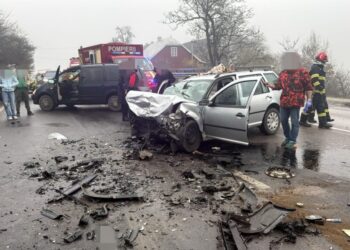 Șase persoane rănite într-un accident de circulație care a avut loc la Ilișești, transportate la spital