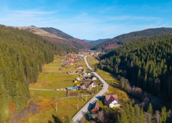 Au fost recepționate lucrările de modernizare a drumului Brodina – Brodina de Jos. Proiectul a fost preluat la un stadiu de execuție de 65%, în octombrie 2024 (Foto)