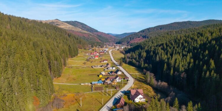 Au fost recepționate lucrările de modernizare a drumului Brodina – Brodina de Jos. Proiectul a fost preluat la un stadiu de execuție de 65%, în octombrie 2024 (Foto)